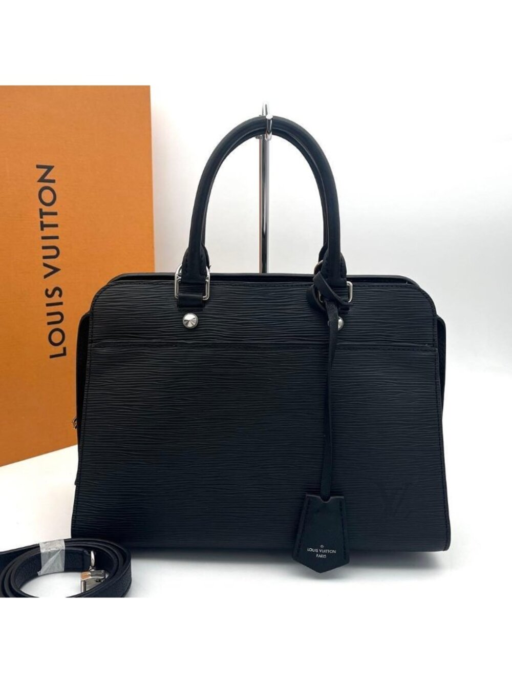 Louis Vuitton Epi Vaneau MM Noir Black Shoulder Handbag